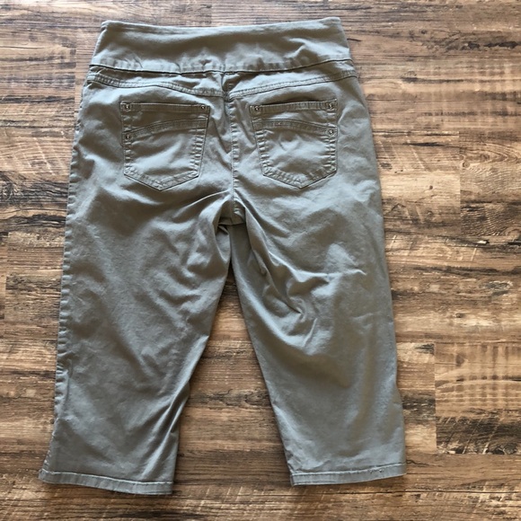 Reitmans Petites taupe capris - Picture 9 of 11